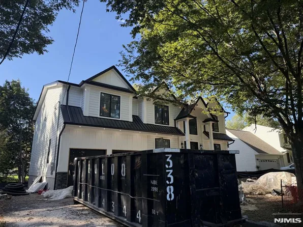 628 Falmouth Ave, Paramus, NJ 07652