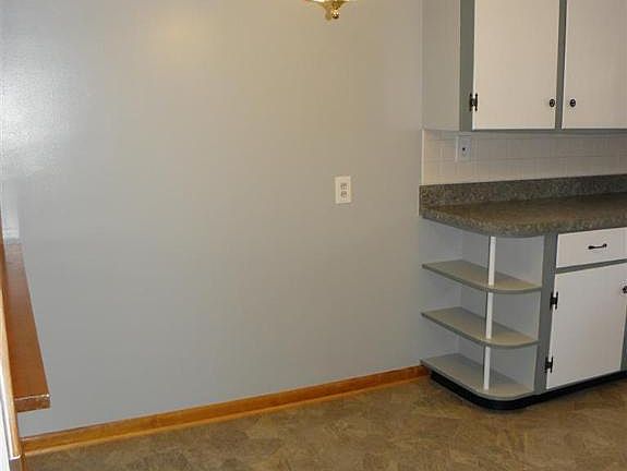 4th image of 2472 Benton Ave