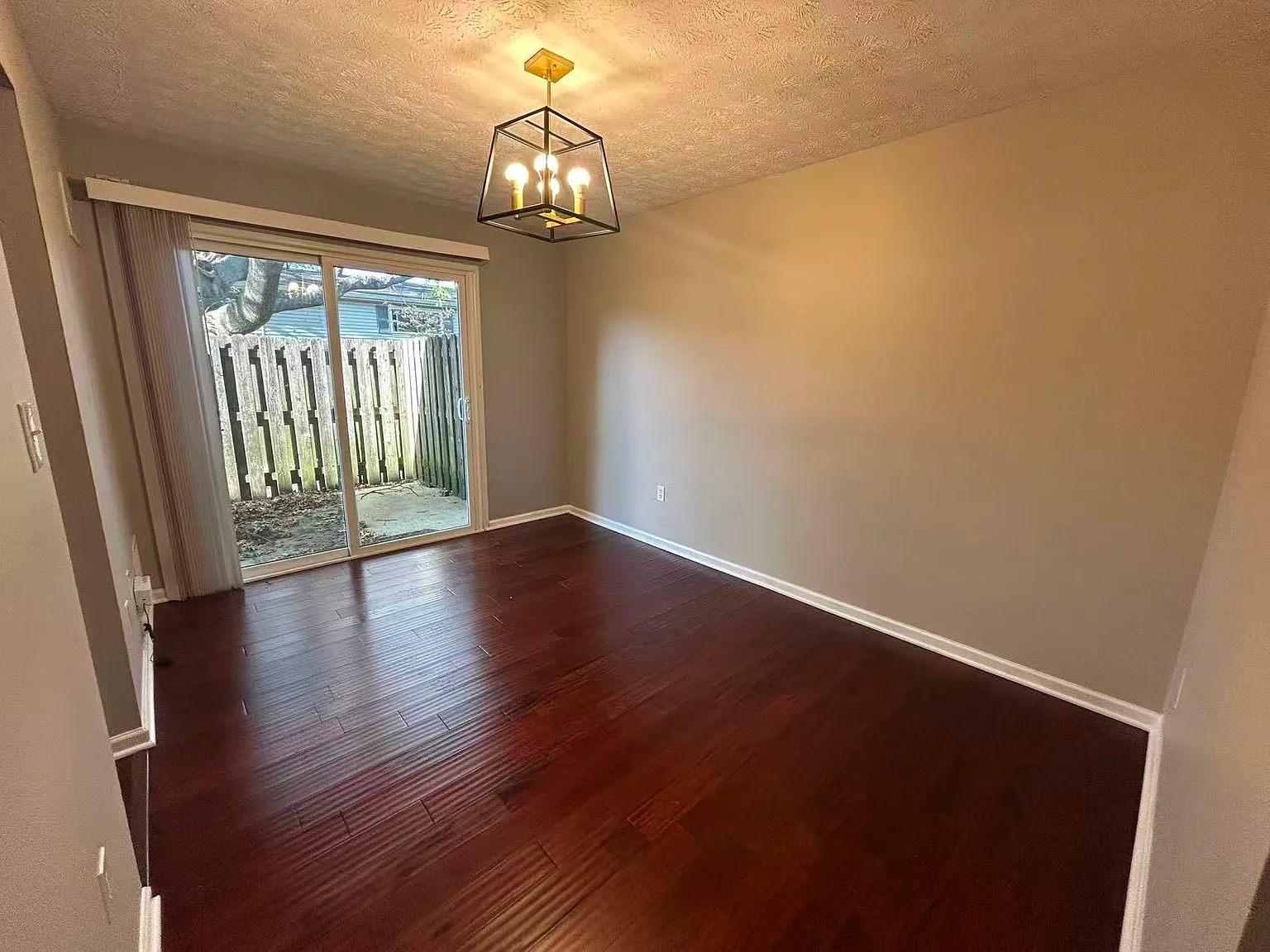 3 bed, 2.5 bath, 1200 sqft, $1,750 — Photo 3
