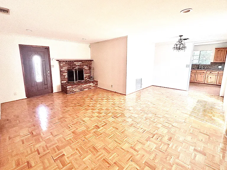 11309 Gaynor Ave — Photo 4