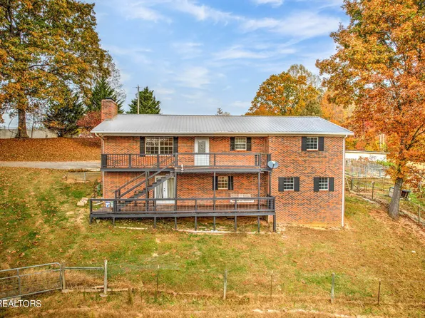 120 Old Pinecrest Ln, Jacksboro, TN 37757