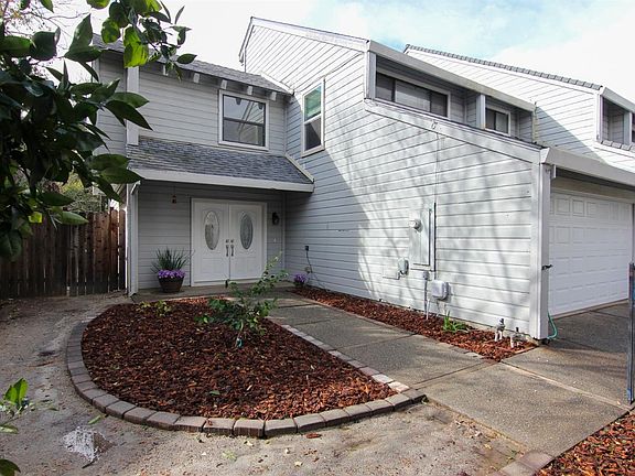 2nd image of 7909 Sawgrass Cir