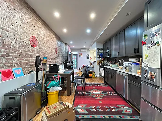 Rented by Lang Realty LLC | media 2