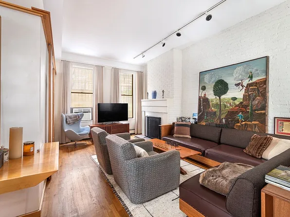 325 W 52nd St Unit Garden D, New York, NY 10019