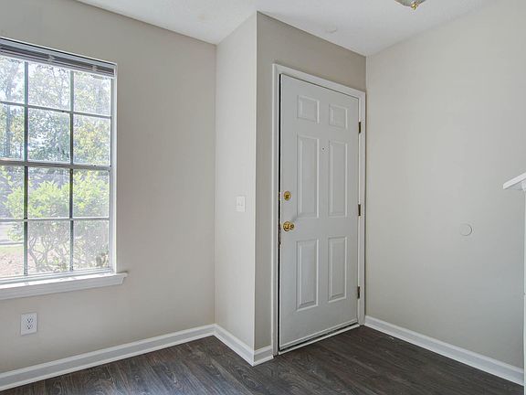 3rd image of 300 Crestview Dr #A-b