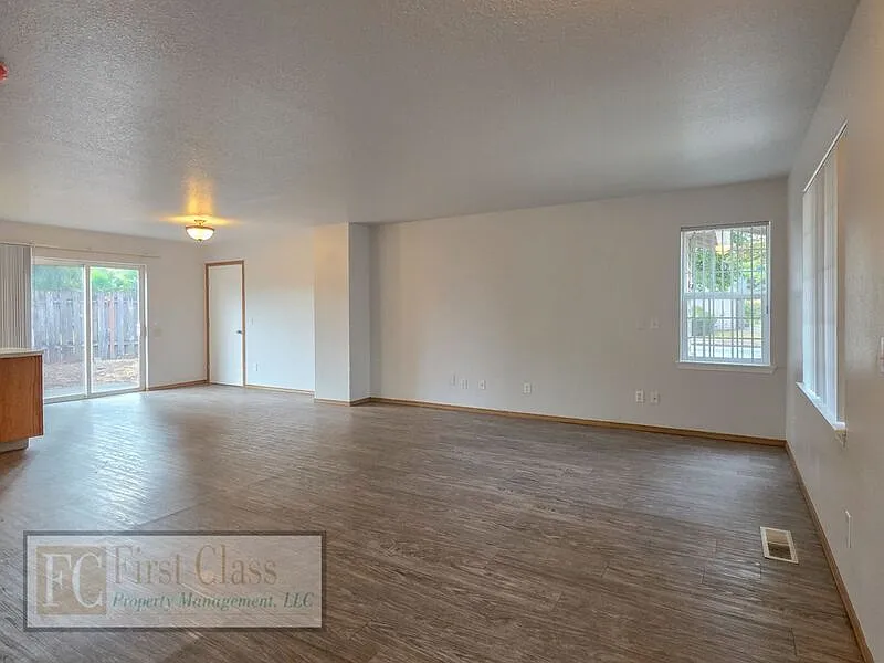 3 bed, 2.5 bath, 1250 sqft, $2,595 — Photo 4