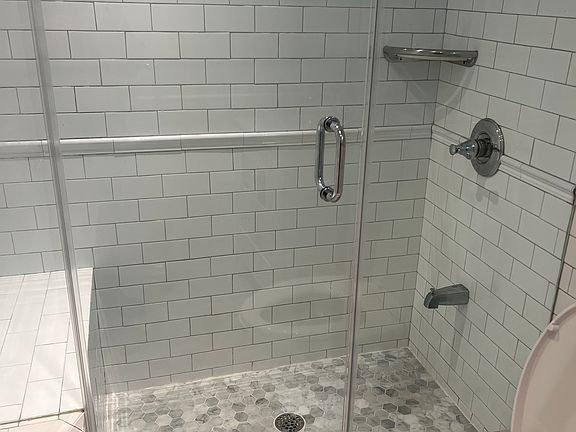 3rd image of 133 Fayette Ave #124