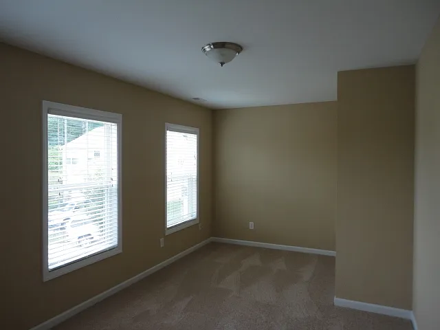 210 Goldfinch Ct — Photo 7