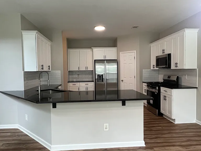 2501 Southhaven Ln — Photo 1
