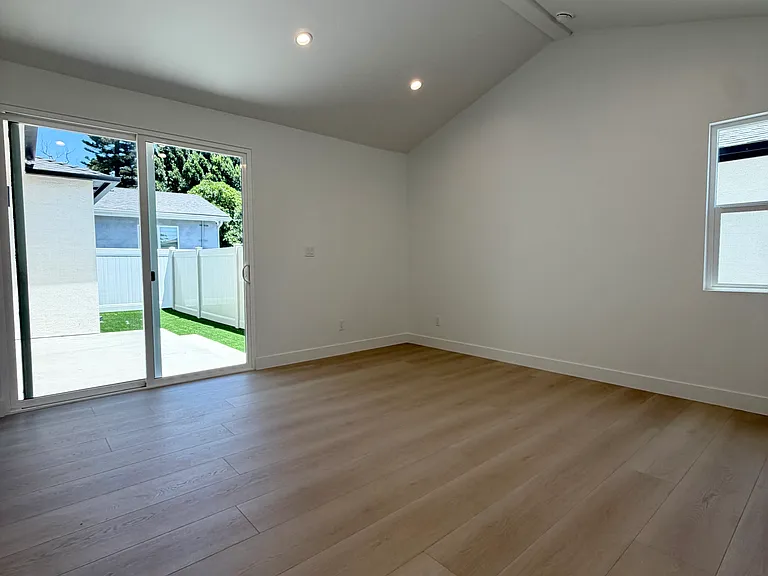 6200 Camellia Ave — Photo 15