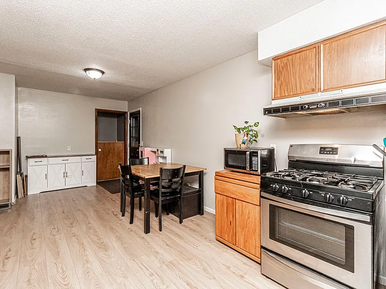 1011 Skyline Dr — Photo 21