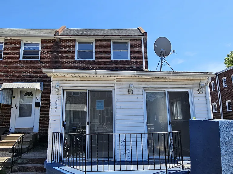 825 McDonald St — Photo 1