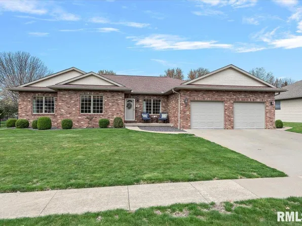29 Elizabeth Pl, Jacksonville, IL 62650