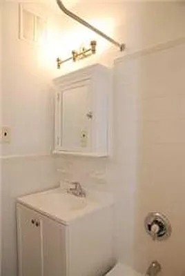 Rented by Buchbinder & Warren | media 17