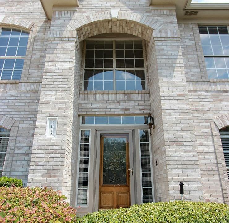 1st image of 2618 Oakwood Glen Dr