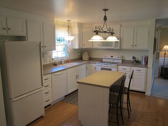 Kitchen w/Corian 