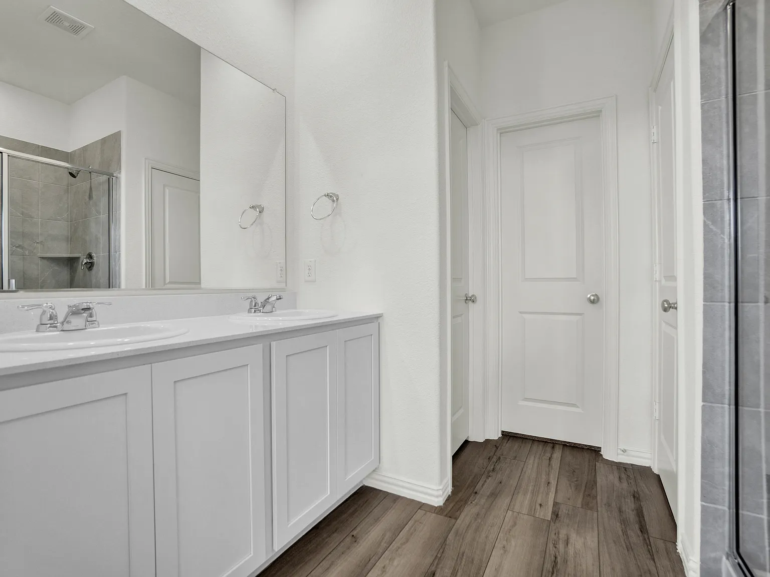 4 bed, 2348 sqft, $2,650 — Photo 3