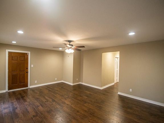 5th image of 102 S Clearwater Dr