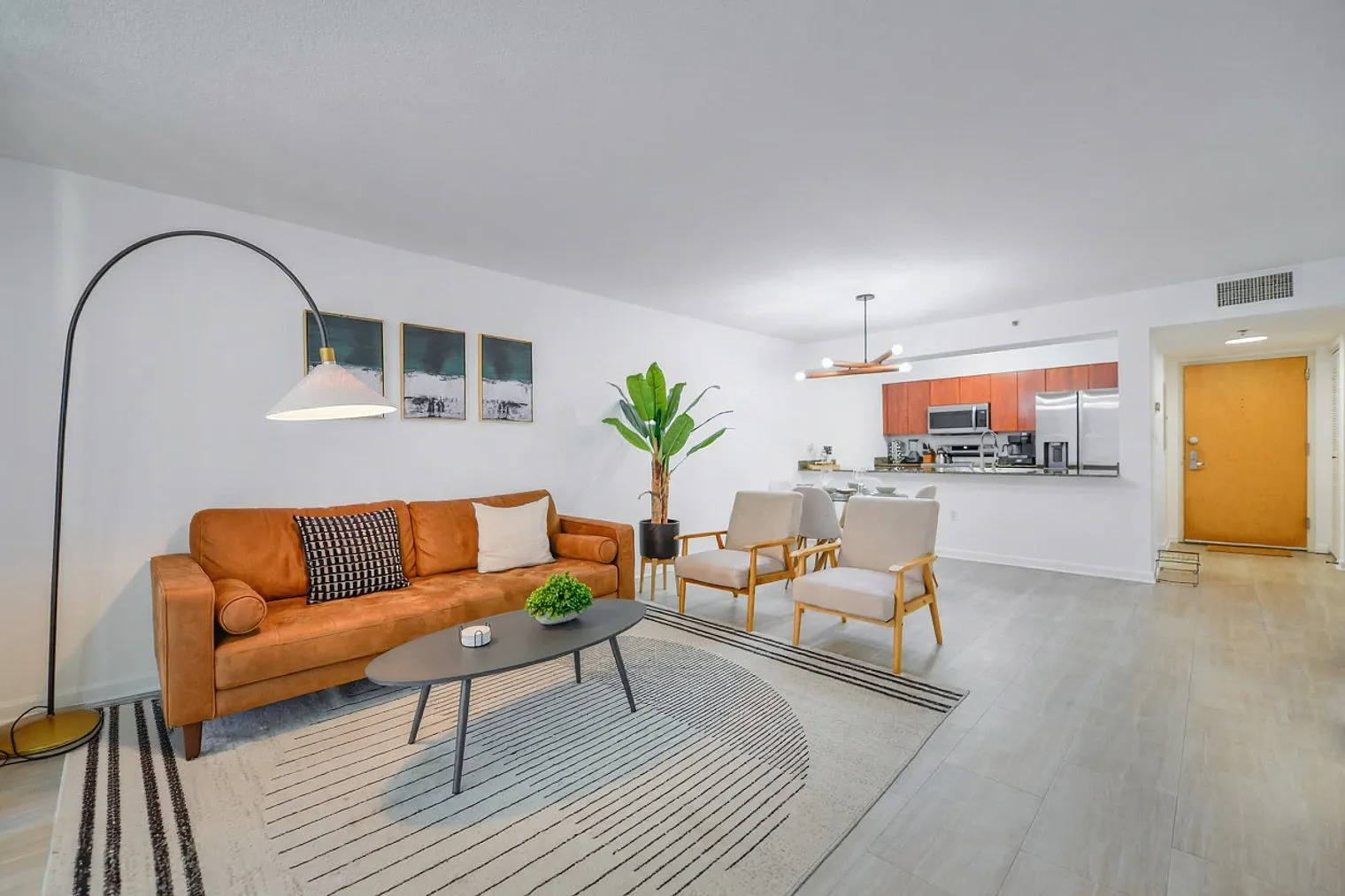 1 bed, 1.0 bath, 818 sqft, $3,067 — Photo 4