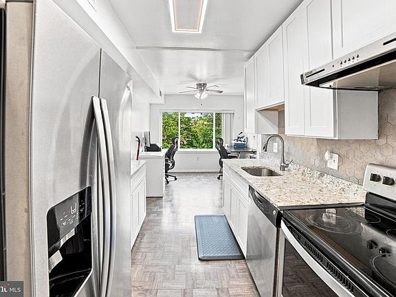 5th image of 402 Girard St #9