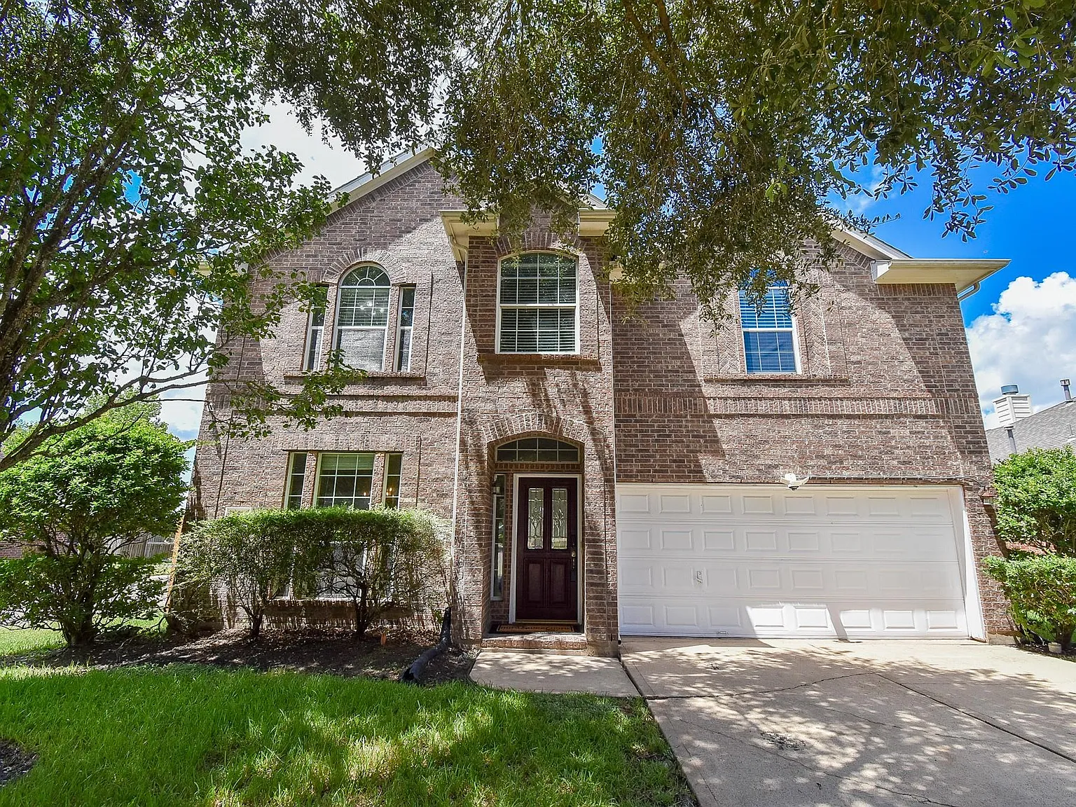 4 bed, 2.5 bath, 2420 sqft, $2,400 — Photo 1