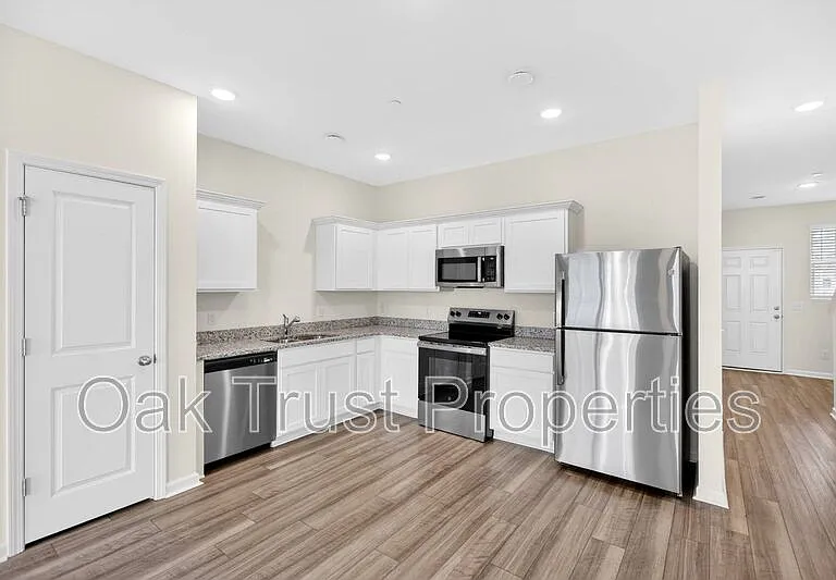 502 Townsford Ln — Photo 6