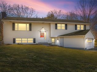 8360 Craine Dr, Manlius, NY 13104