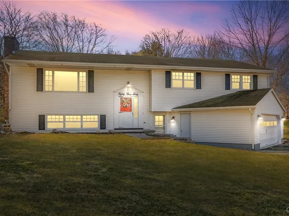 8360 Craine Dr, Manlius, NY 13104