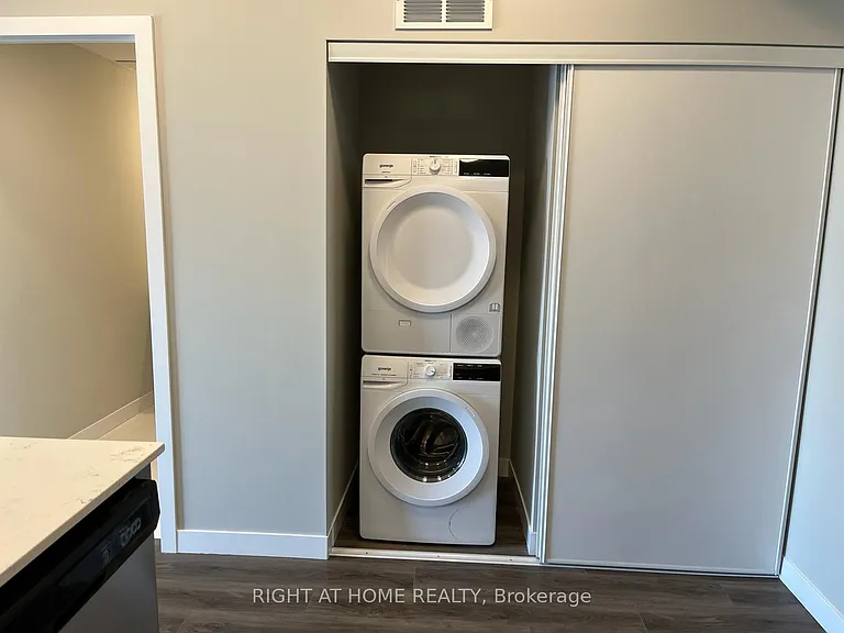 15 Queen St S #1713 — Photo 25