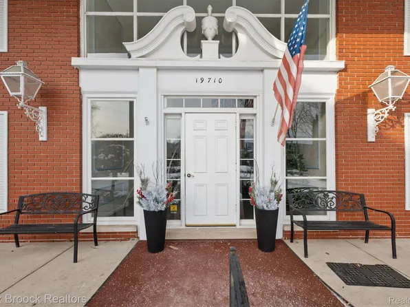 19710 W Thirteen Mile Rd APT 210, Beverly Hills, MI 48025
