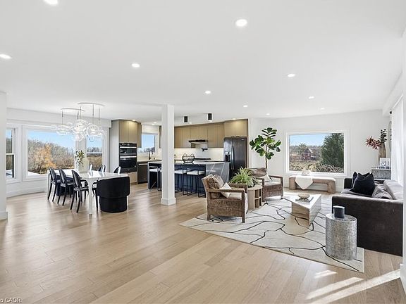 4th image of 296 Ridge Rd W