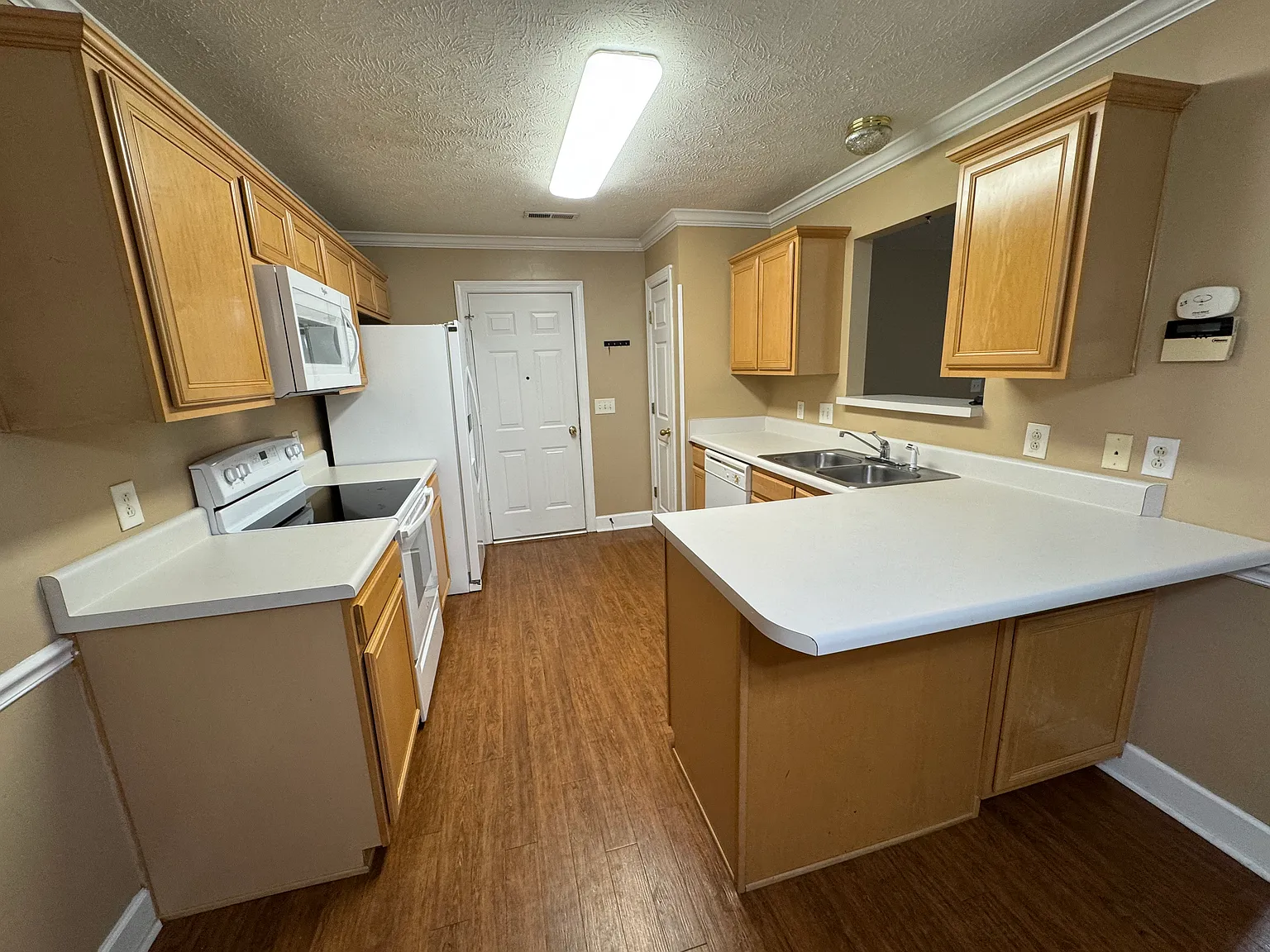 3 bed, 1363 sqft, $1,950 — Photo 4