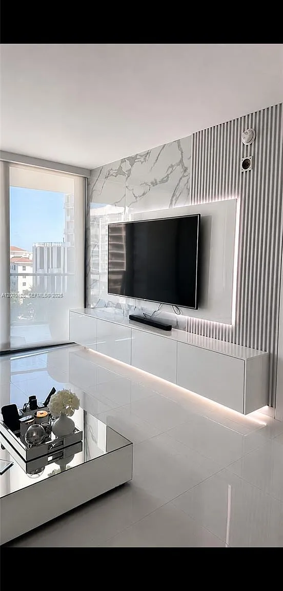 Icon Bay Condo — Photo 3