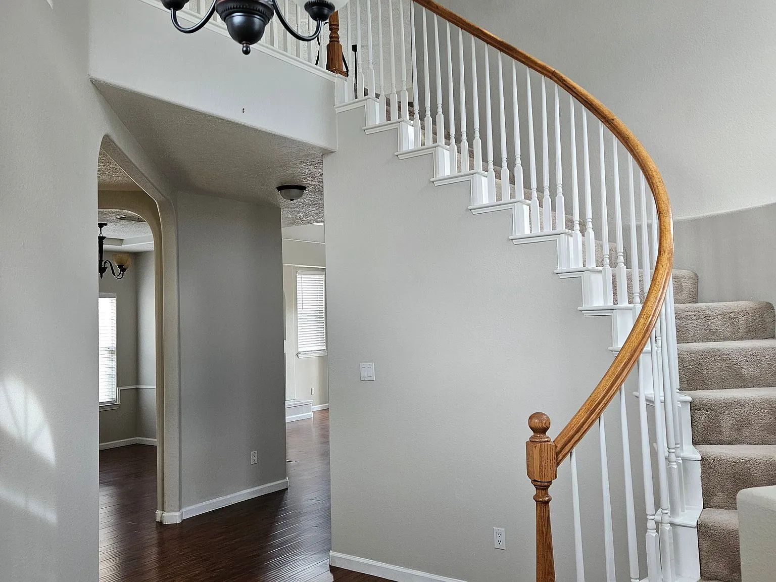 Spacious 3 Bed, 2.5 Bath Home Next to Domingo Baca Park — Photo 3