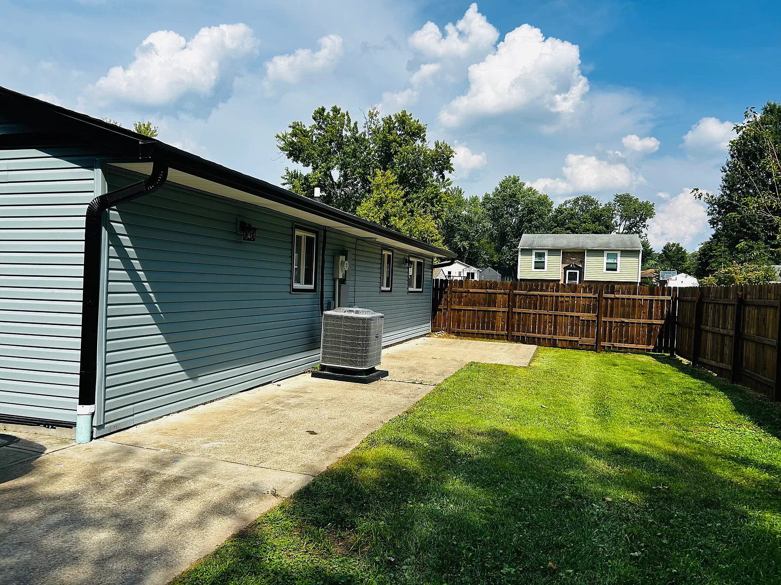 11412 Hammond Dr — Photo 2