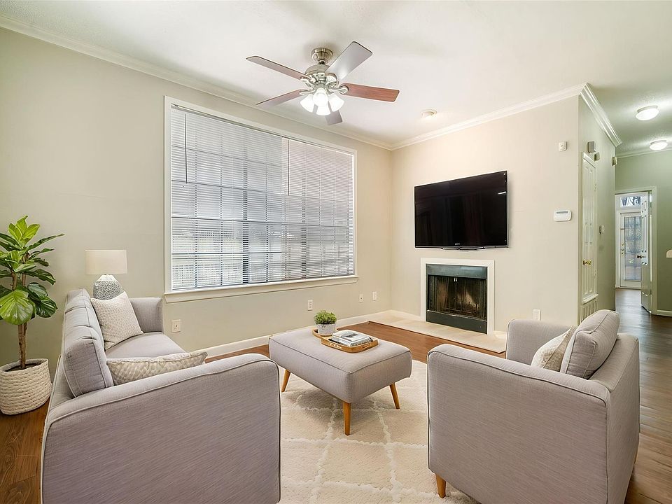 1st image of 2300 Leon St APT 101