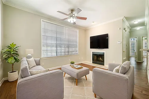 2300 Leon St #101 Photo 1