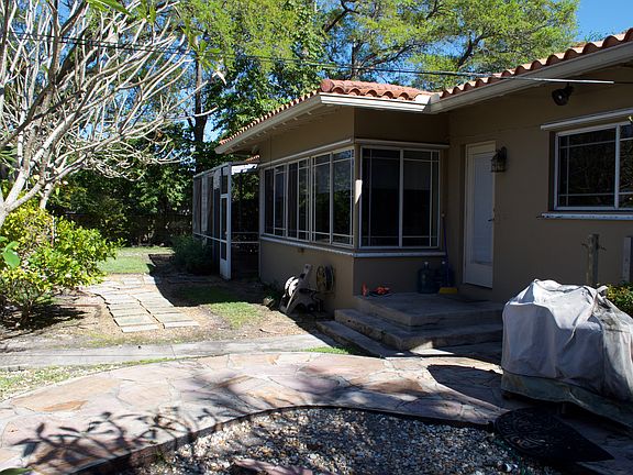 4th image of 29 NE 102nd St
