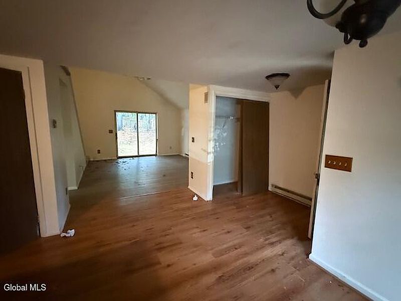 4th image of 241 Thimbleberry Road