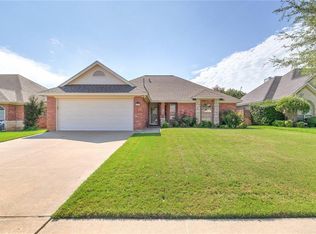 709 Hillcrest Dr, Cleburne, TX 76033