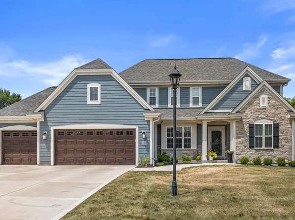 W273N2473 Arlington DRIVE, Pewaukee, WI 53072
