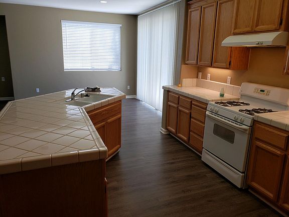 5th image of 936 San Carlos Ave