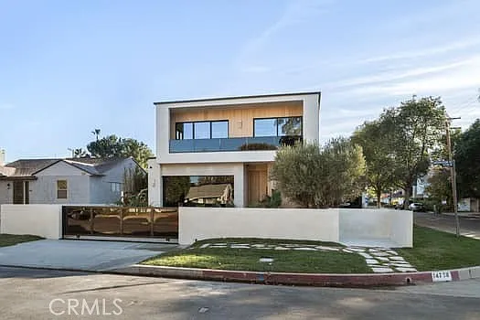 4 bed, 4.5 bath, 3663 sqft, $26,000 — Photo 3