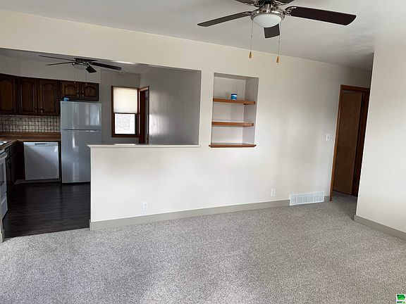 2nd image of 2809 Clark St
