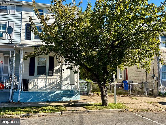 3rd image of 16 E Federal St