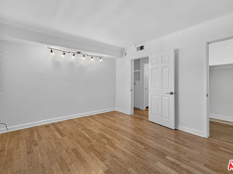 1301 N Flores St #4 — Photo 20