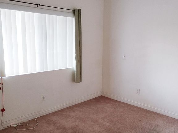 3rd image of 5170 S Jones Blvd Unit 204