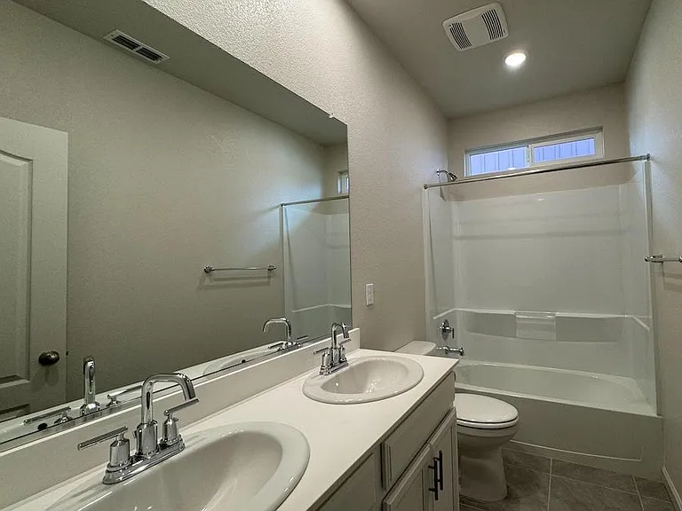 1152 Ramos Dr — Photo 5