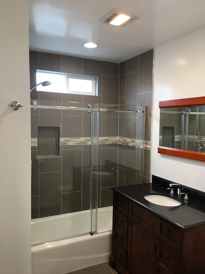 Spacious Four Bedroom Home In Ladera Heights — Photo 4