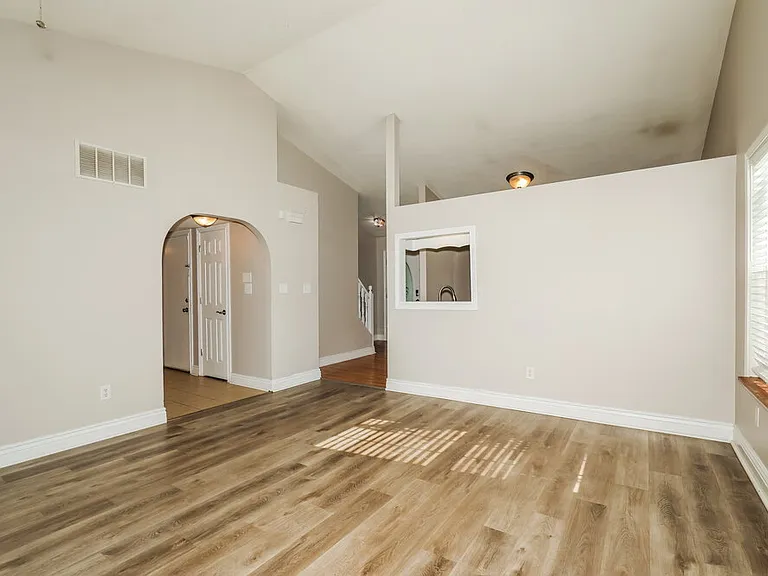 10207 Carmine Dr — Photo 6